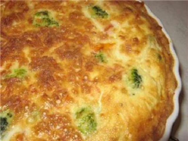 조리법: 젤리 콜리플라워 파이 - 치즈와 케피어 위에 올려진 오븐 레시피의 콜리플라워 파이