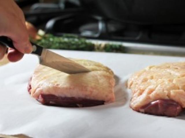 오븐에서 육즙이 풍부한 오리 가슴살을 굽는 방법 오븐에서 빠르게 요리하는 오리 가슴살 요리법